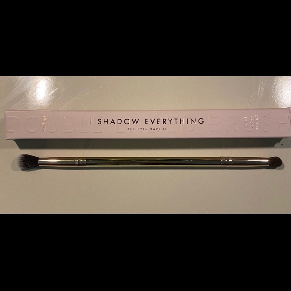 RESERVED DO NOT PURCHASE Maskcara I Shadow Everything Brush